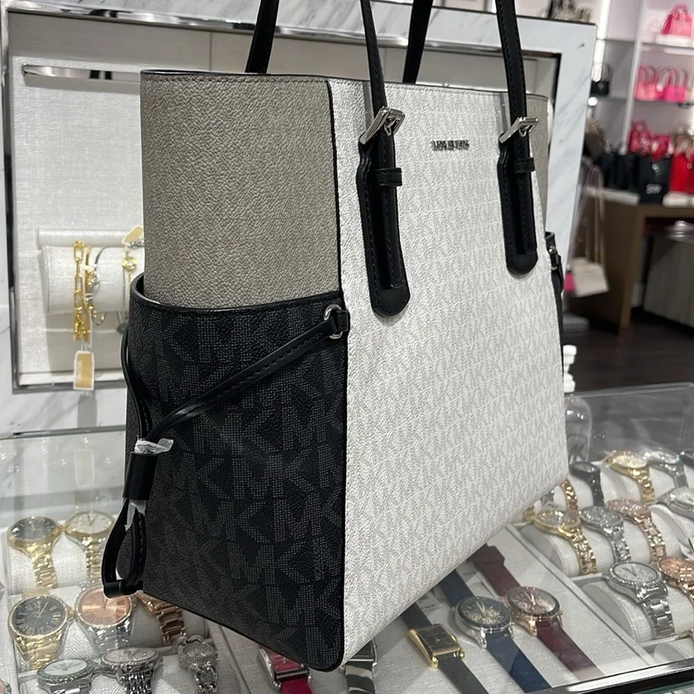 Michael Kors Voyager Large Color-Block Signature Logo Tote Bag
Optic White Mult - Picture 16 of 16